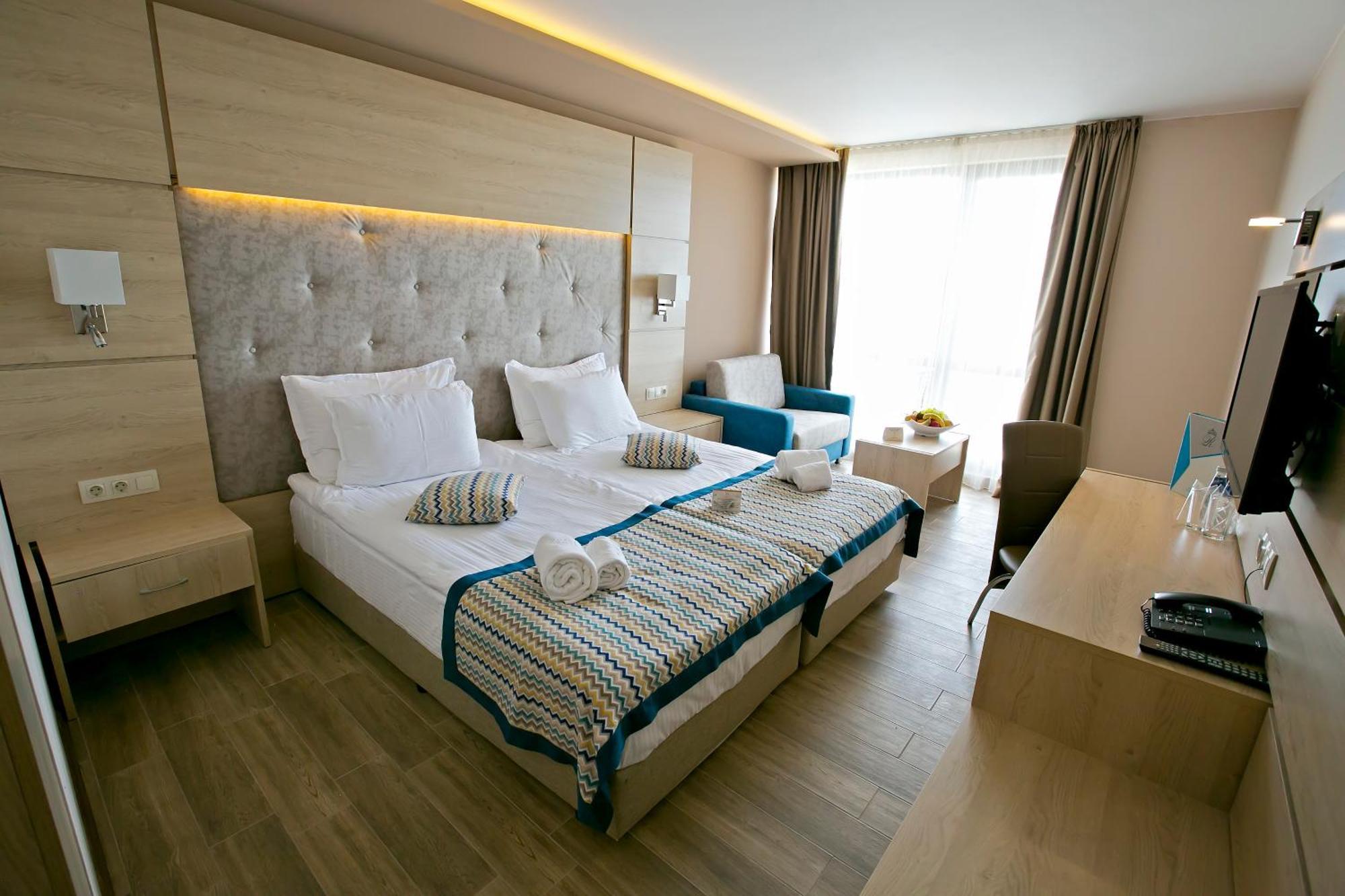 Royal Grand Hotel And Spa Kavarna Exteriér fotografie