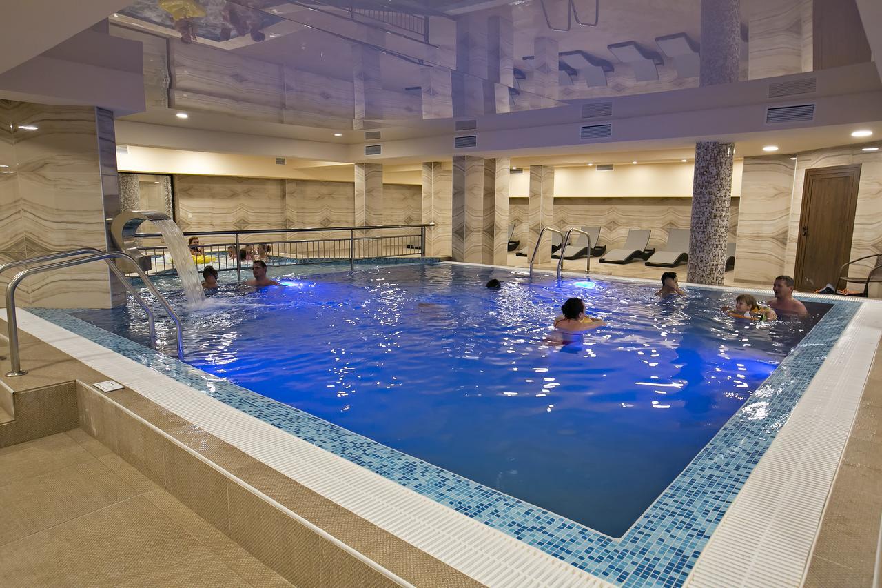 Royal Grand Hotel And Spa Kavarna Exteriér fotografie