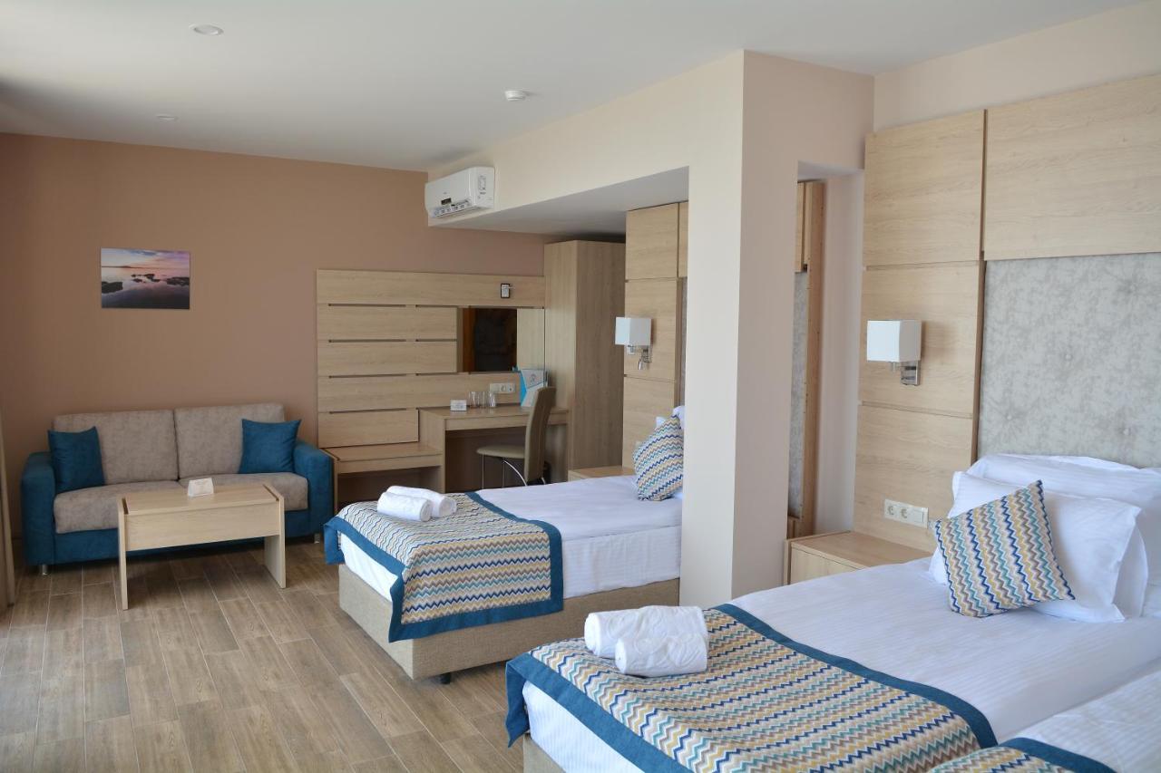 Royal Grand Hotel And Spa Kavarna Exteriér fotografie